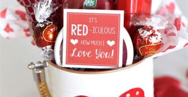 Creative Ways to Present Your Valentine's Day Gift Card